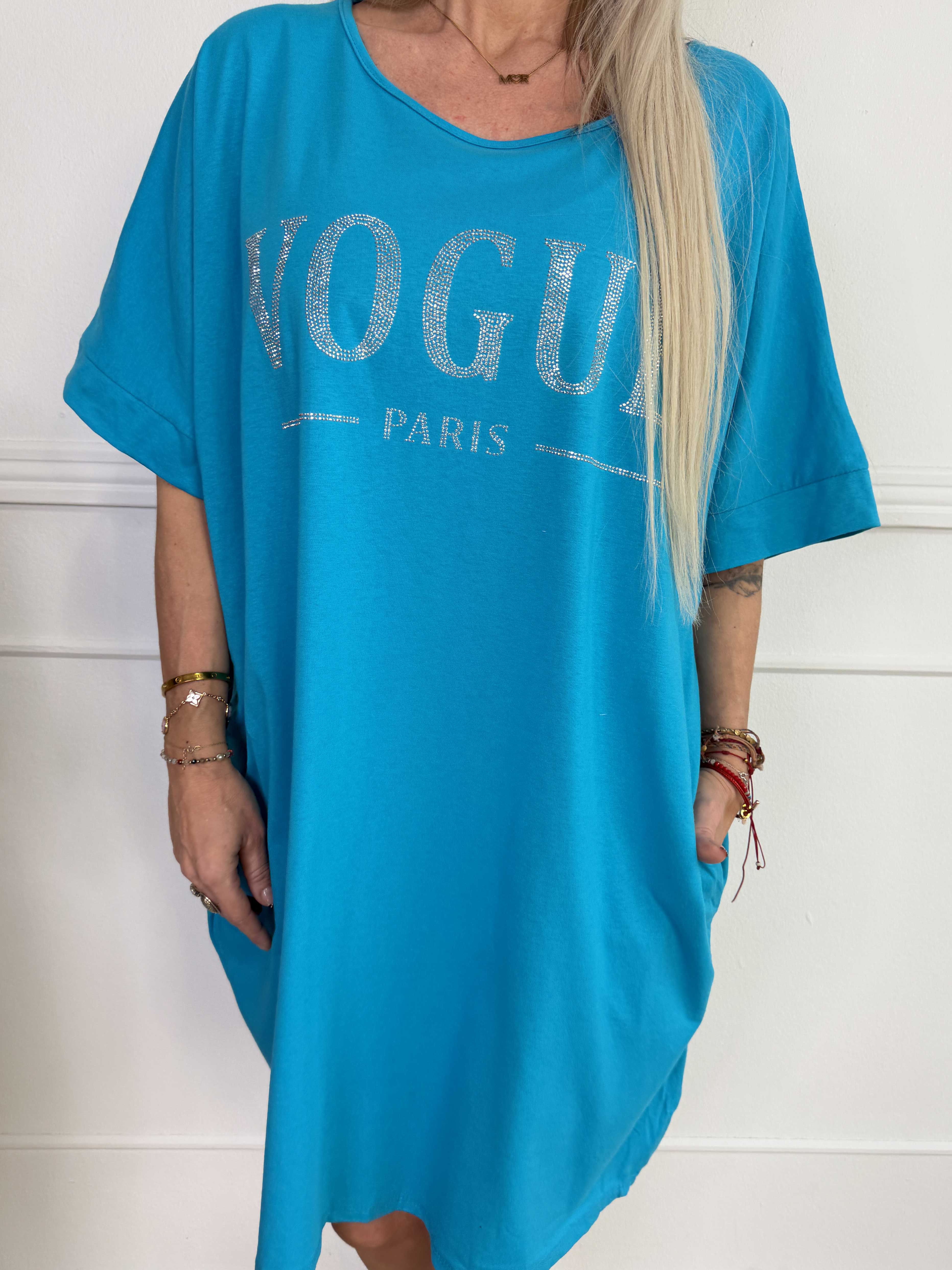Berna - T-shirtkjole i bomuld med lommer og glimtende “VOGUE”-detalje